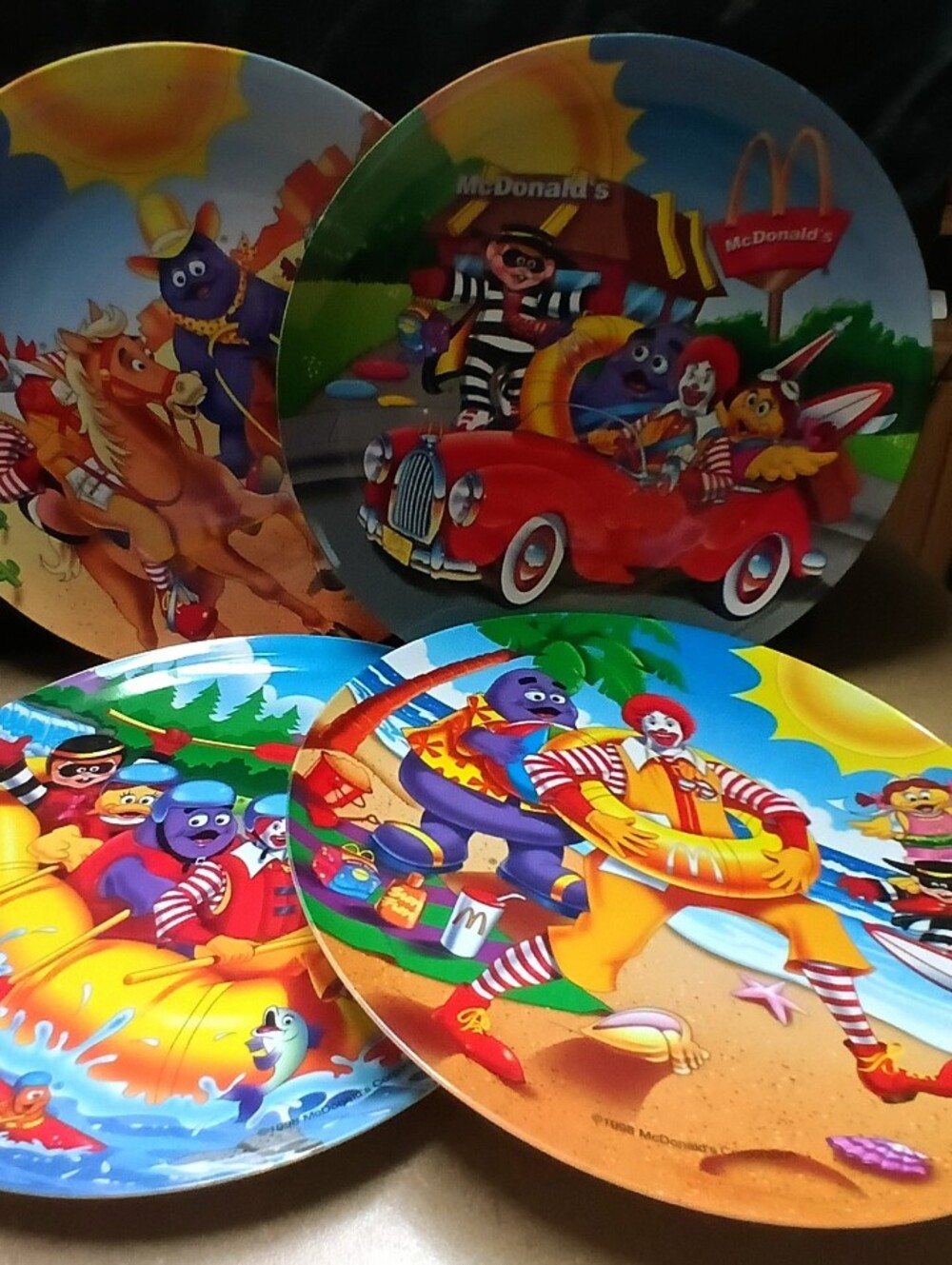4 vintage McDonalds plastic plates collectable